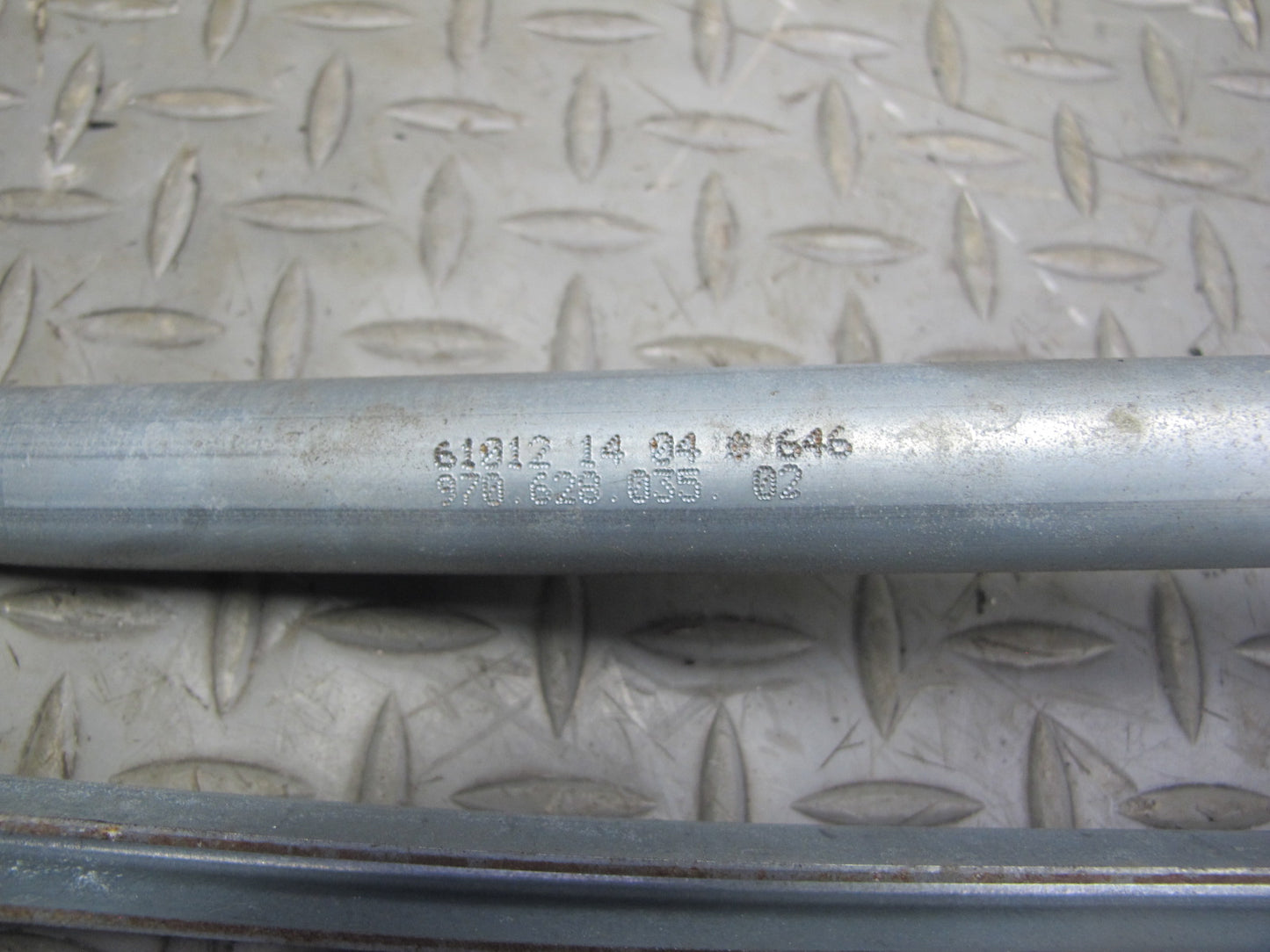 2010-2016 Porsche Panamera 970 Front Windshield Wiper Transmission Linkage Motor