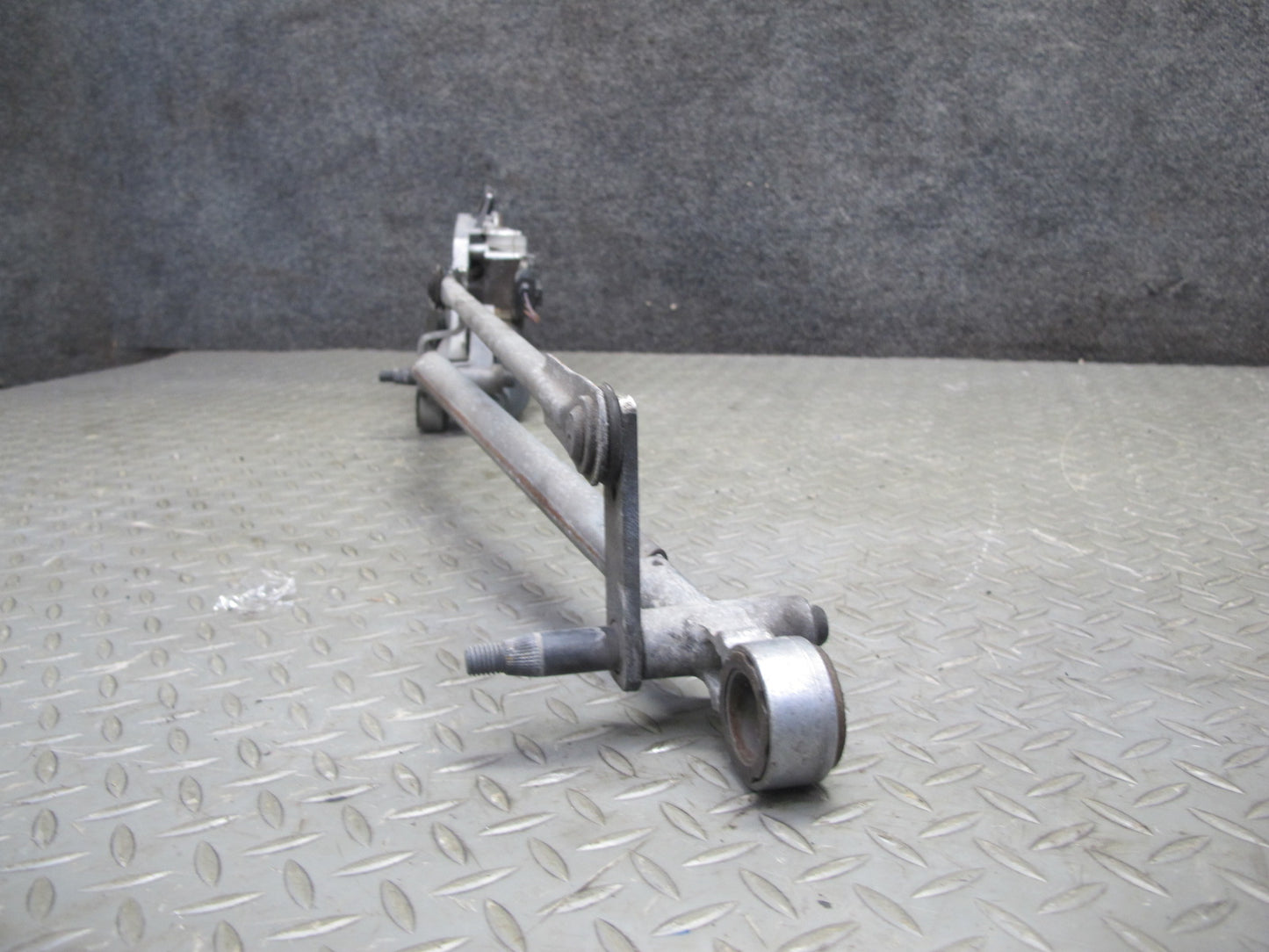 2010-2016 Porsche Panamera 970 Front Windshield Wiper Transmission Linkage Motor