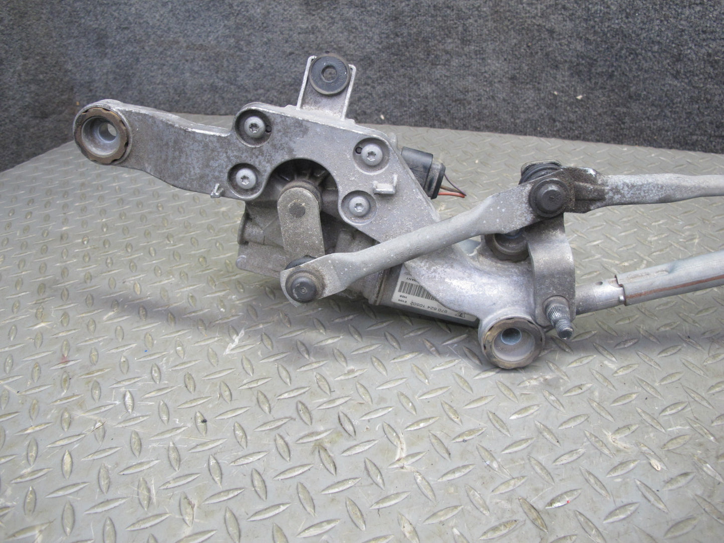 2010-2016 Porsche Panamera 970 Front Windshield Wiper Transmission Linkage Motor