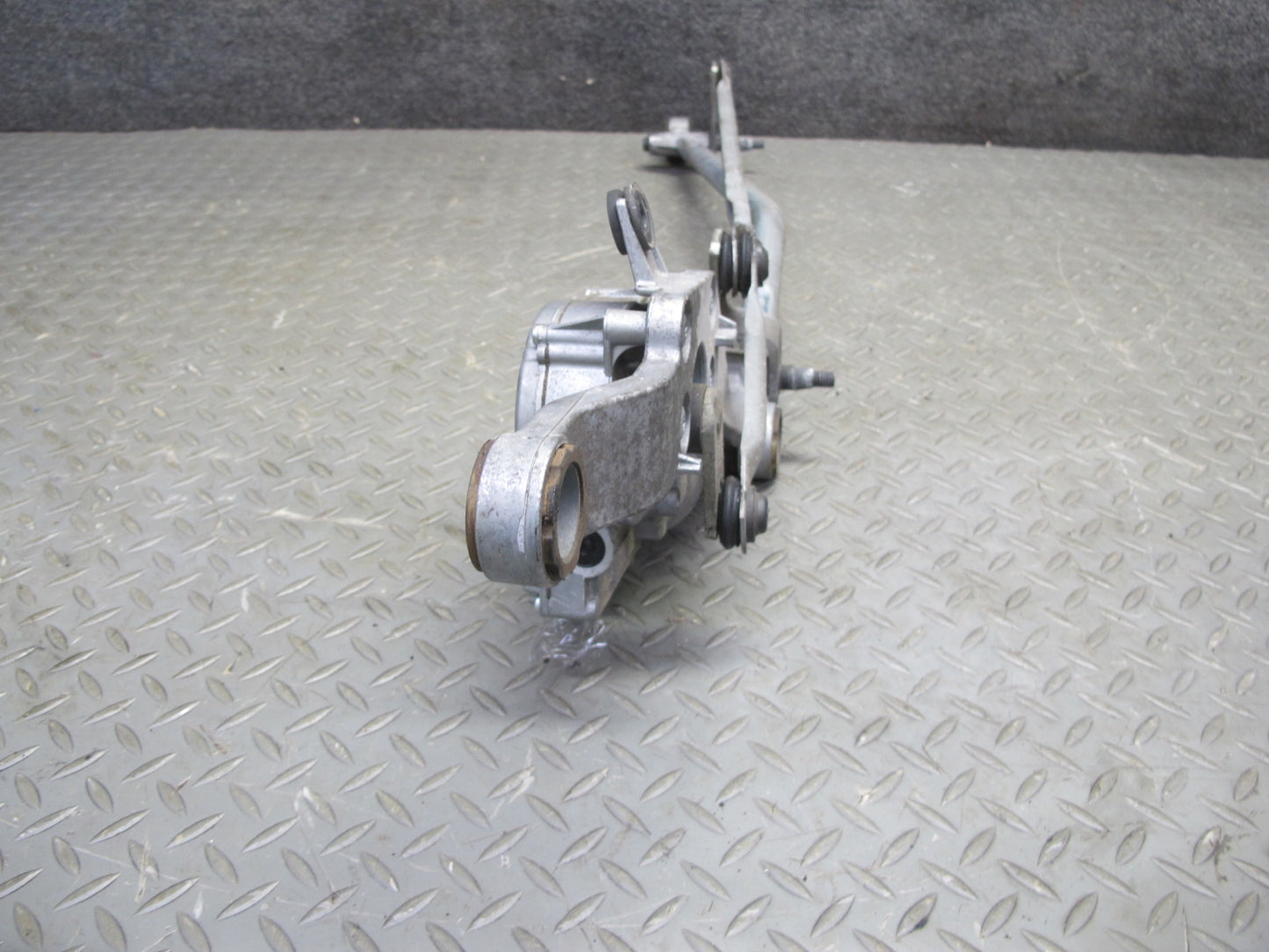 2010-2016 Porsche Panamera 970 Front Windshield Wiper Transmission Linkage Motor