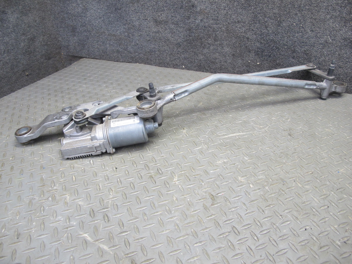 2010-2016 Porsche Panamera 970 Front Windshield Wiper Transmission Linkage Motor