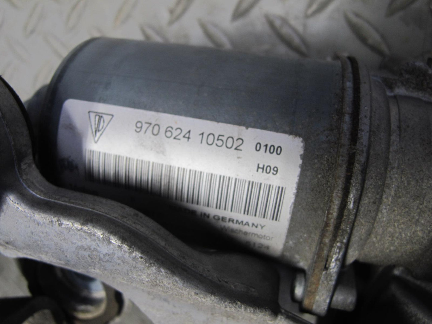 2010-2016 Porsche Panamera 970 Front Windshield Wiper Transmission Linkage Motor