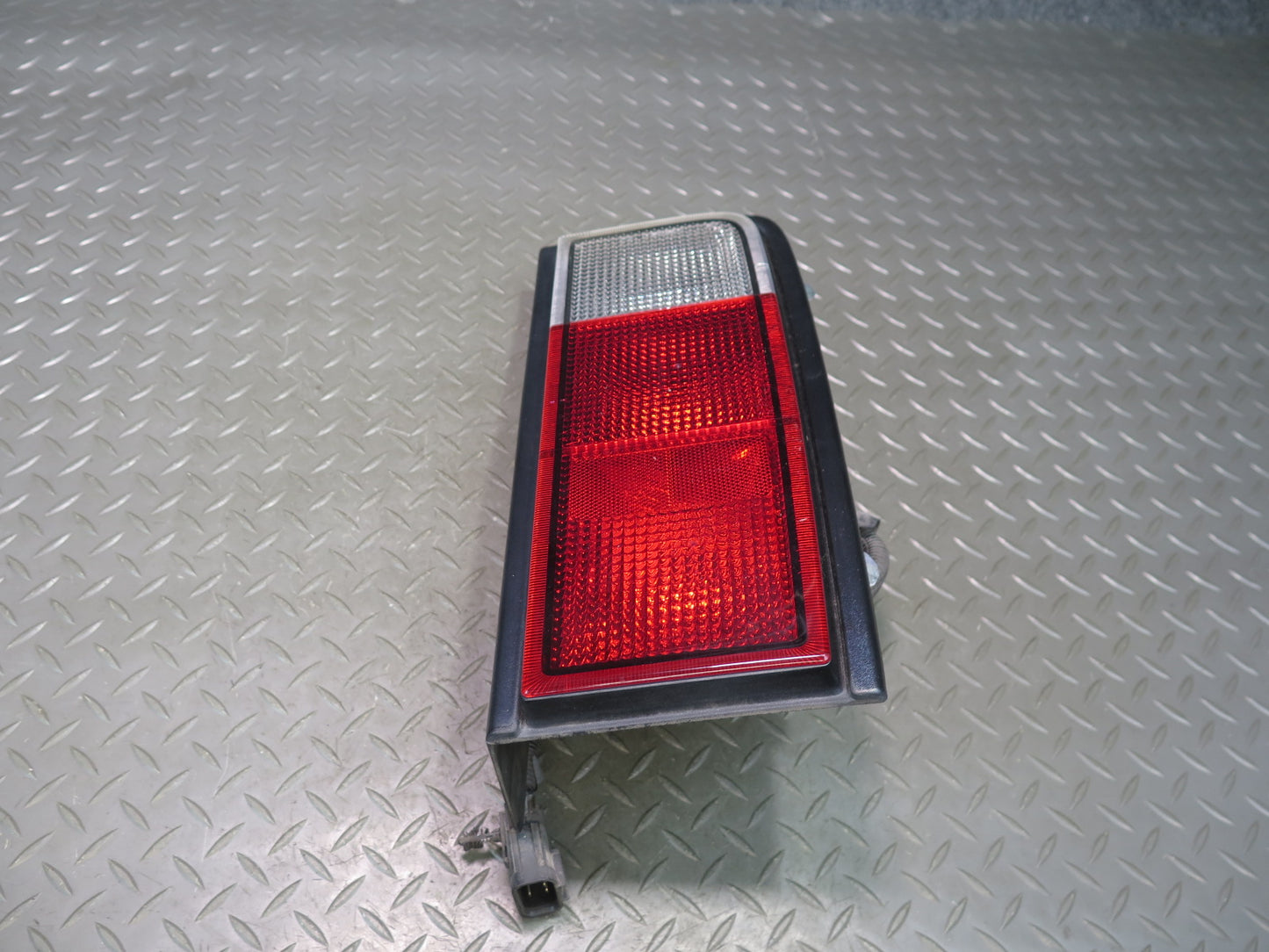 2005-2009 Hummer H2 Rear Left & Right Tail Light Lamp Set of 2