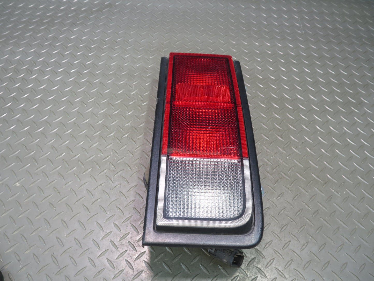 2005-2009 Hummer H2 Rear Left & Right Tail Light Lamp Set of 2