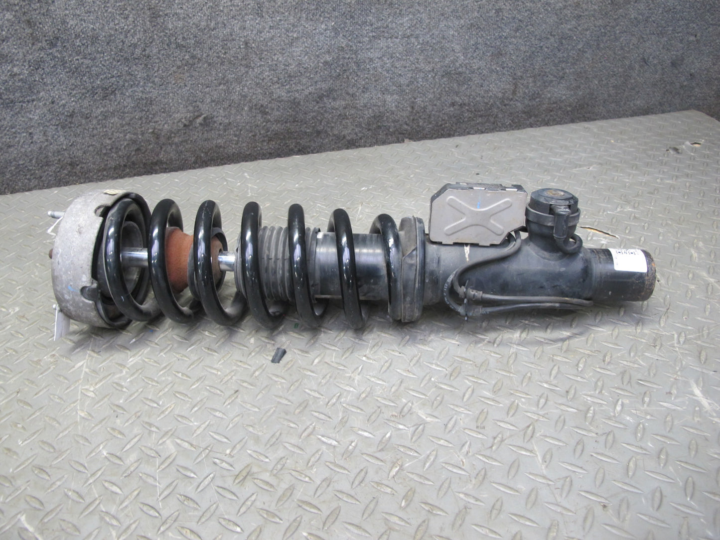 2010-2014 BMW E70 E71 X5M X6M Front Left VDC Strut Shock Absorber Damaged