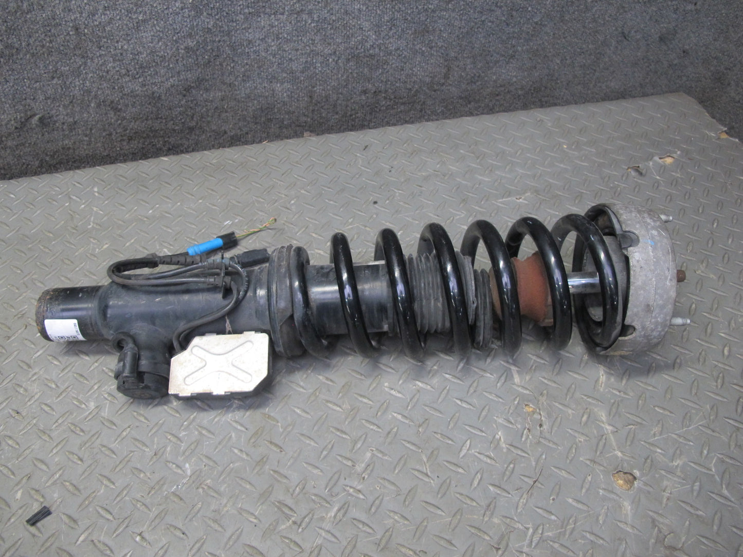 2010-2014 BMW E70 E71 X5M X6M Front Left VDC Strut Shock Absorber Damaged