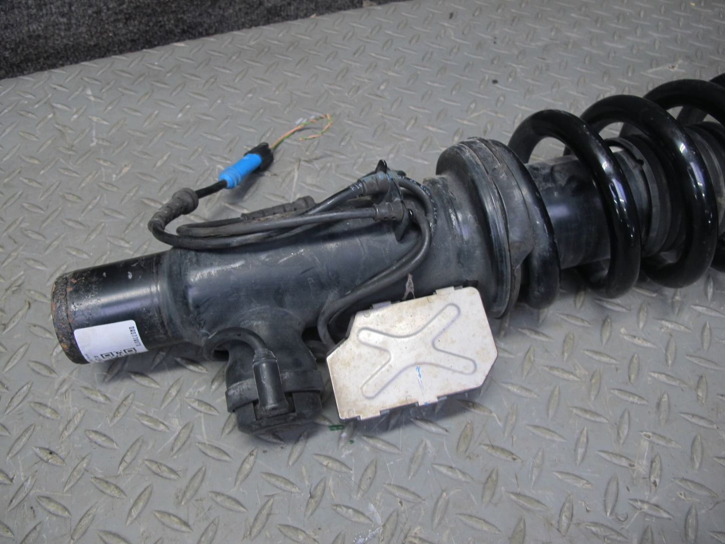 2010-2014 BMW E70 E71 X5M X6M Front Left VDC Strut Shock Absorber Damaged