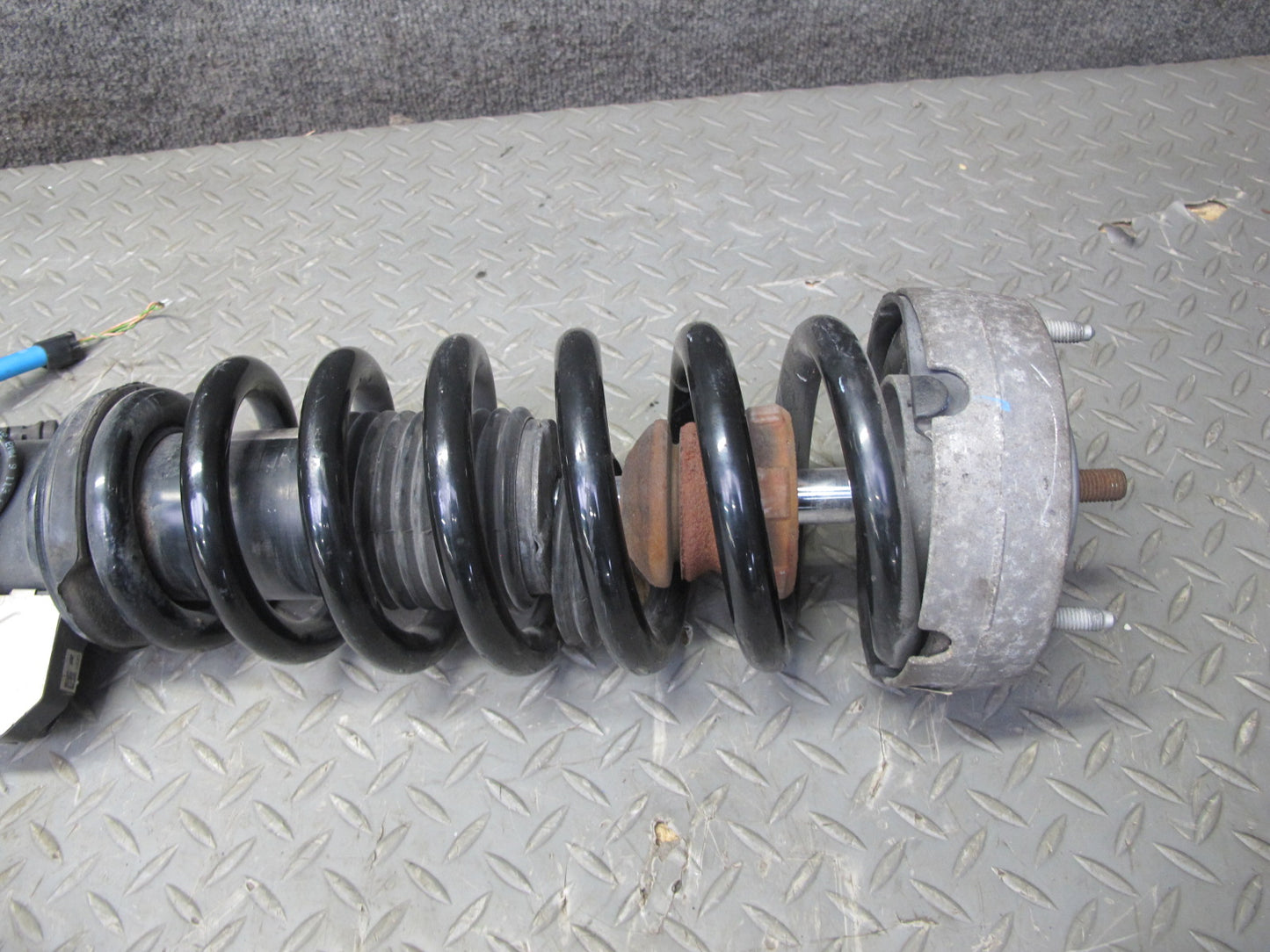 2010-2014 BMW E70 E71 X5M X6M Front Left VDC Strut Shock Absorber Damaged
