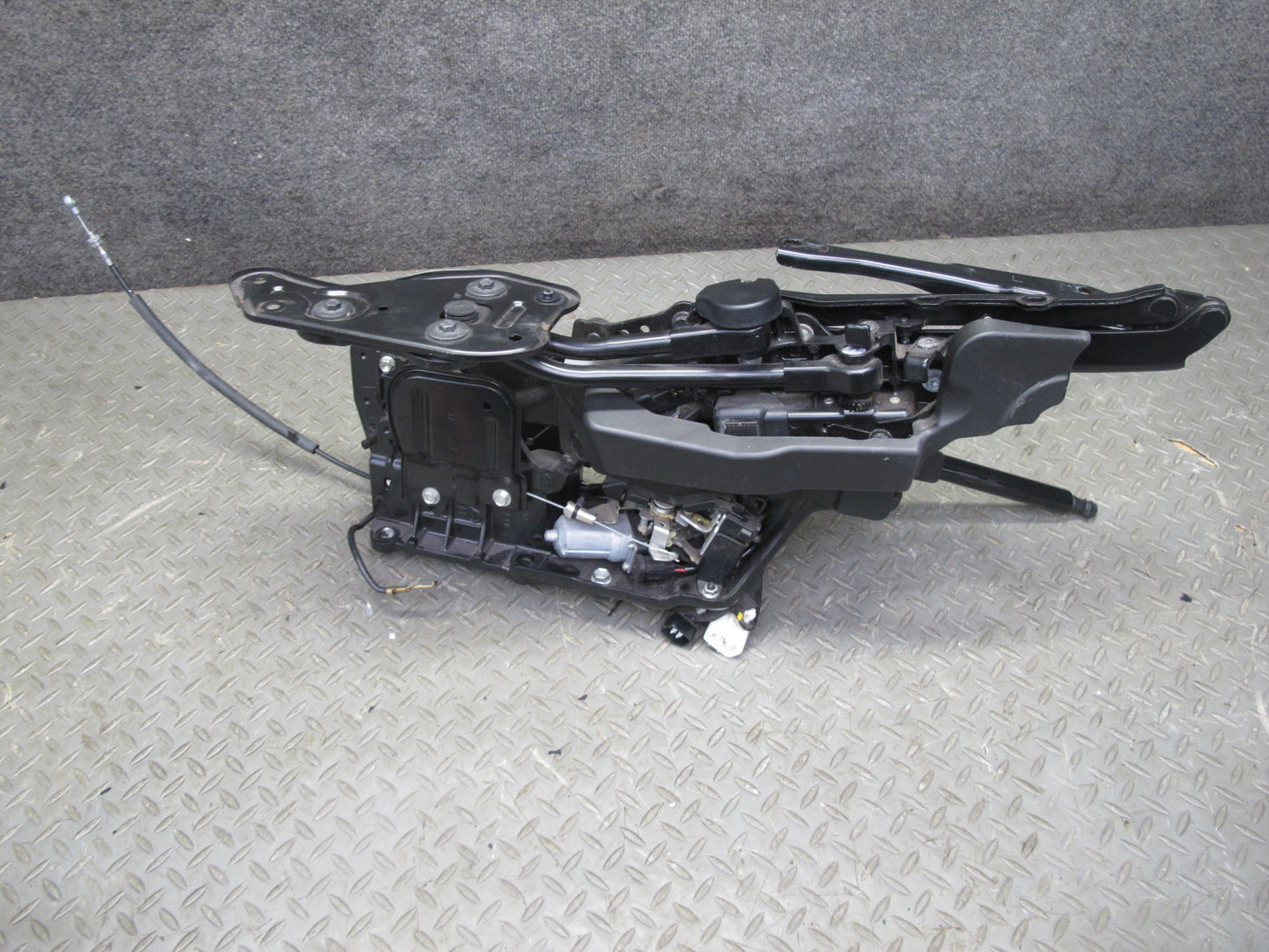 10-13 Lexus GSE20L IS350 IS250 Convertible Rear Left Trunk Lid Hinge w Motor OEM