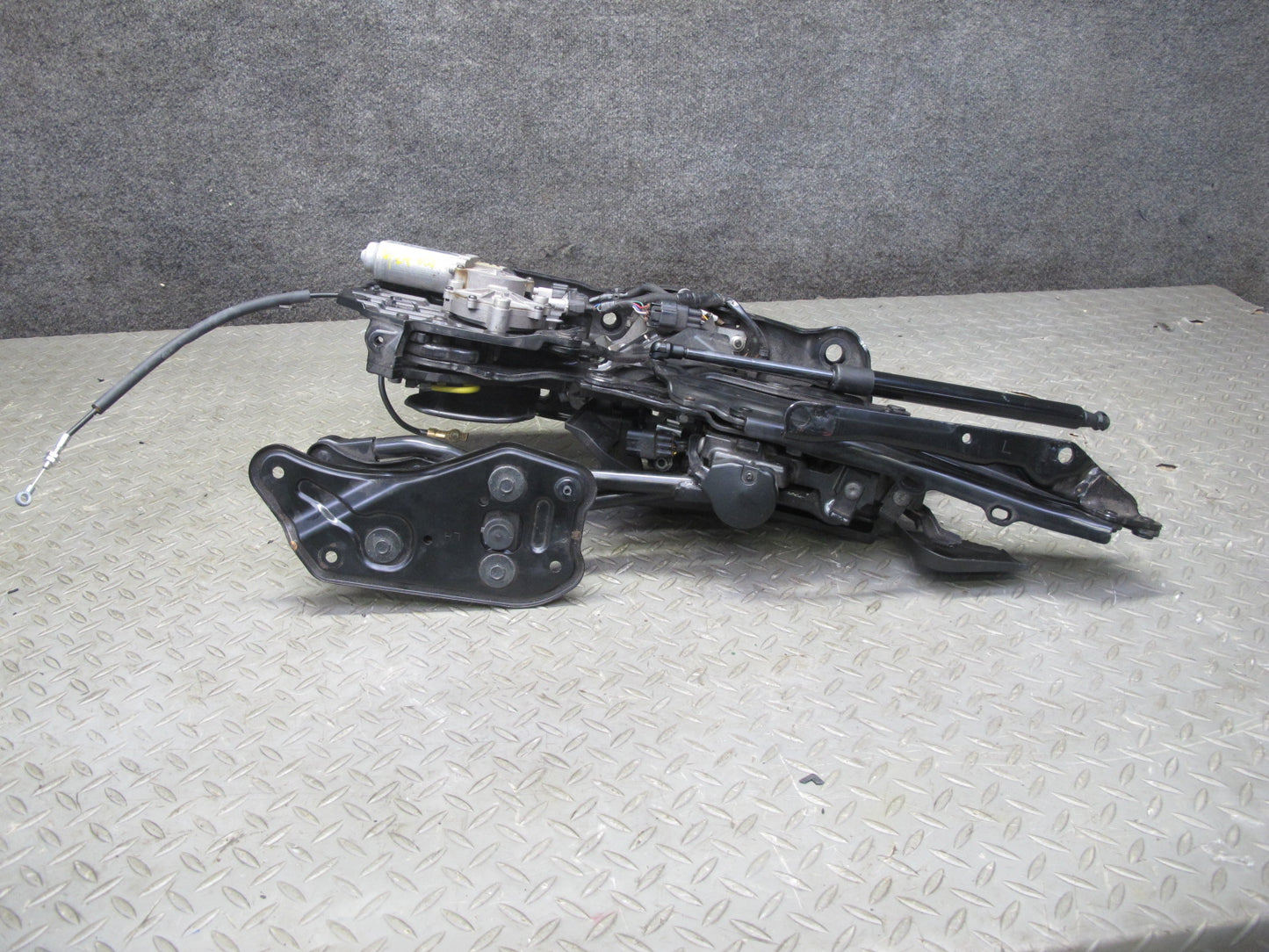10-13 Lexus GSE20L IS350 IS250 Convertible Rear Left Trunk Lid Hinge w Motor OEM