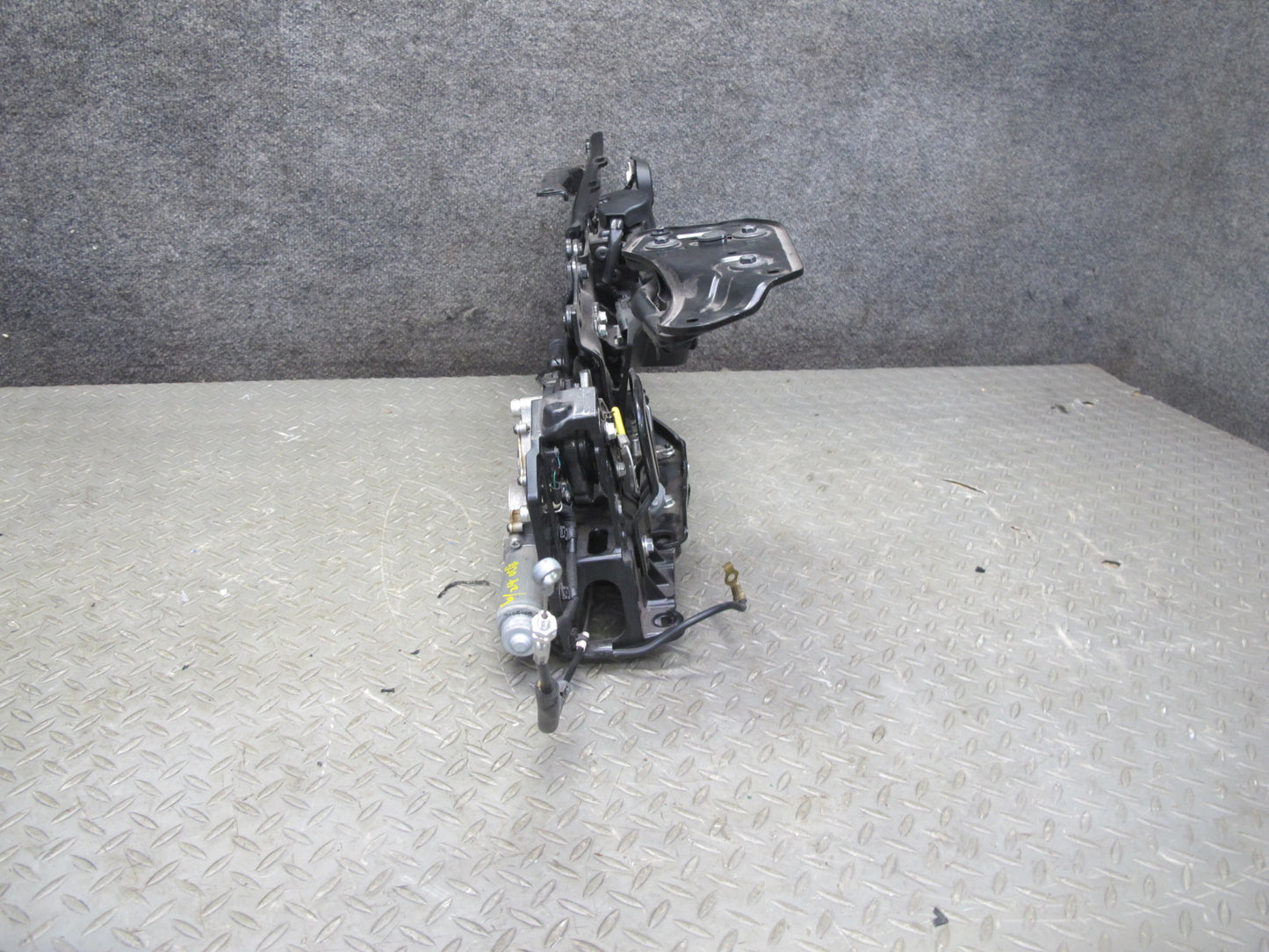 10-13 Lexus GSE20L IS350 IS250 Convertible Rear Left Trunk Lid Hinge w Motor OEM