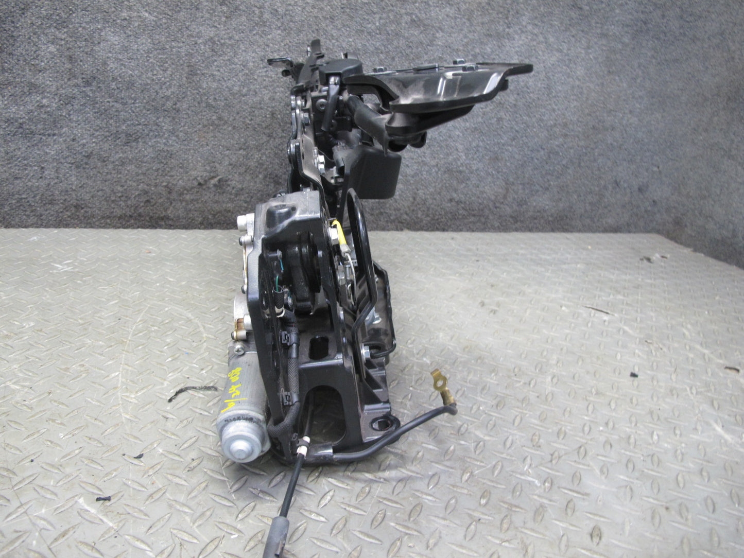 10-13 Lexus GSE20L IS350 IS250 Convertible Rear Left Trunk Lid Hinge w Motor OEM