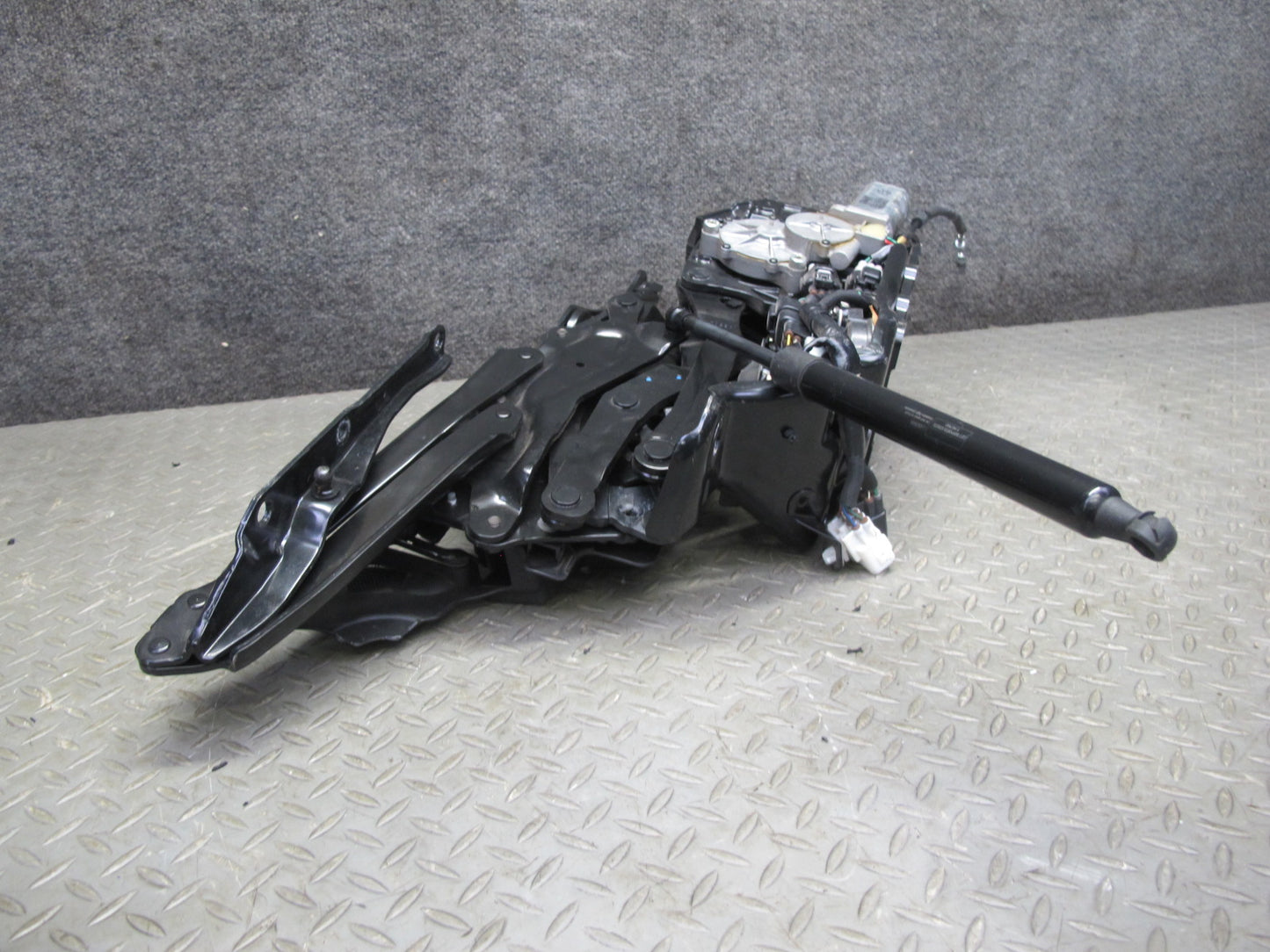 10-13 Lexus GSE20L IS350 IS250 Convertible Rear Left Trunk Lid Hinge w Motor OEM