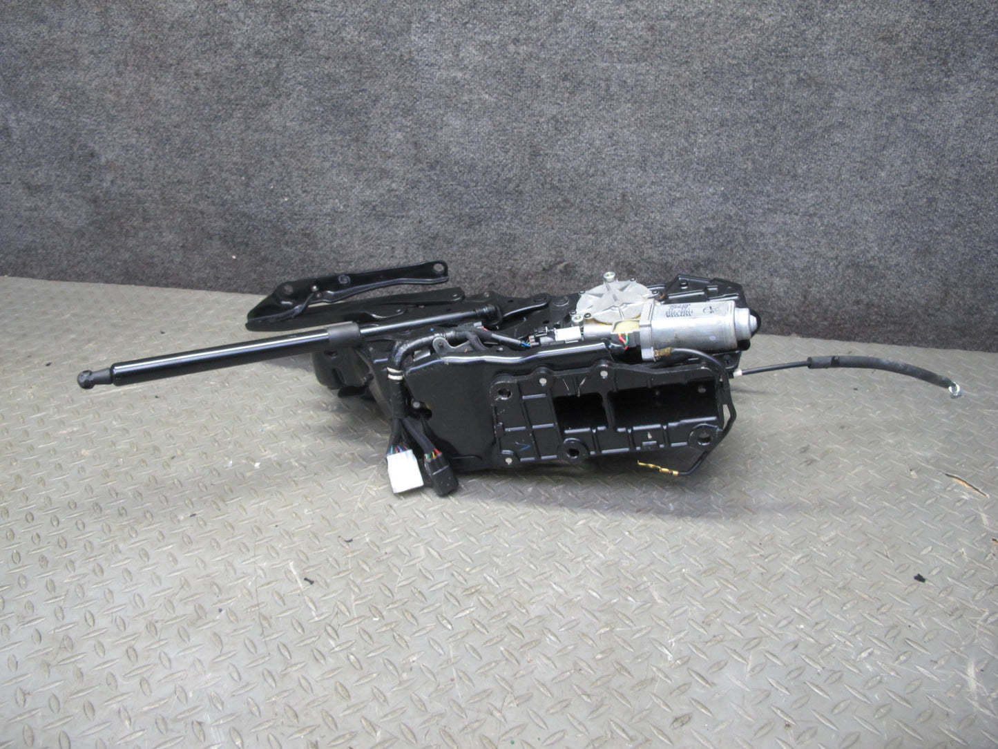 10-13 Lexus GSE20L IS350 IS250 Convertible Rear Left Trunk Lid Hinge w Motor OEM