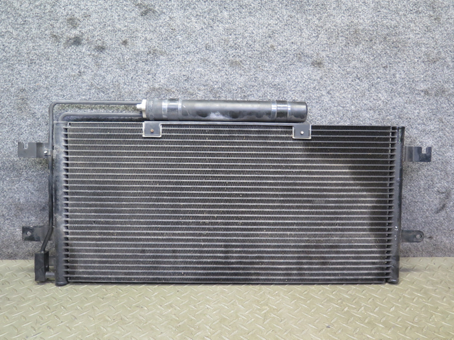 01-03 VW Eurovan T4 2.8L AXK Hvac A/C Air Condition Condenser 7D0820411 OEM