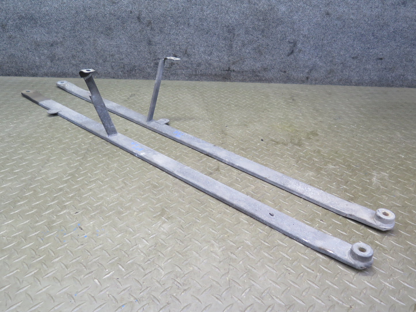 03-08 BMW E85 Z4 Set of 2 Rear Suspension Subframe Support Rail Bracket OEM