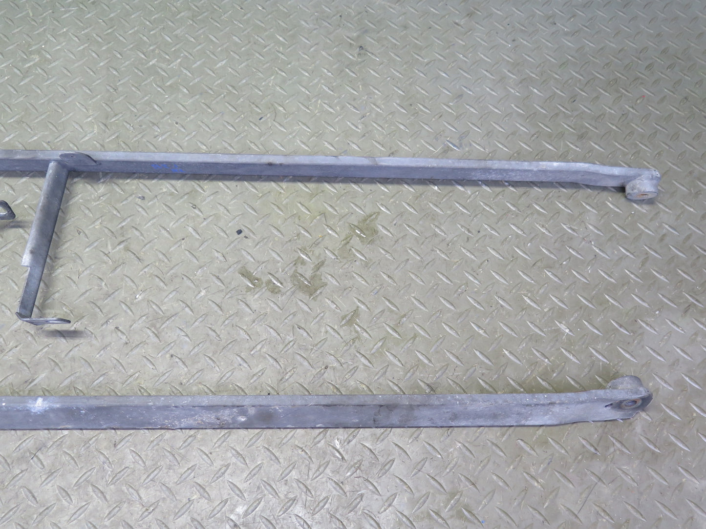 03-08 BMW E85 Z4 Set of 2 Rear Suspension Subframe Support Rail Bracket OEM