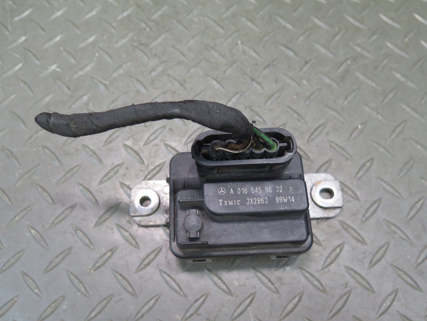94-02 Mercedes R129 Sl-class Auxiliary Fan Relay Control Module 0165459632 OEM