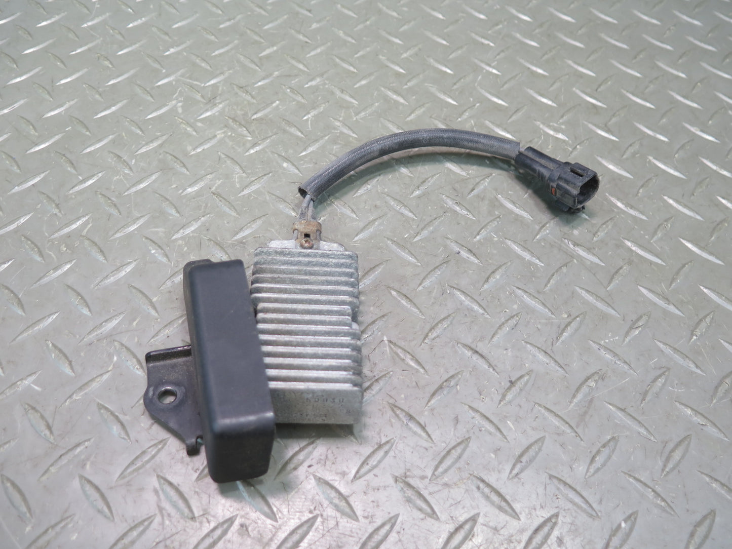 95-00 Lexus UCF20L LS400 Fuel Pump Resistor Module 23080-50030 OEM