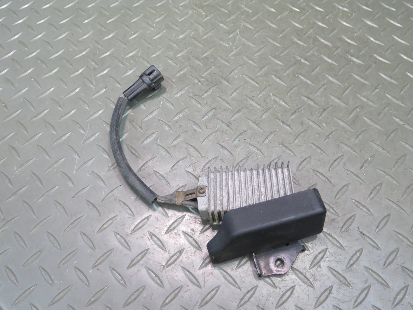 95-00 Lexus UCF20L LS400 Fuel Pump Resistor Module 23080-50030 OEM