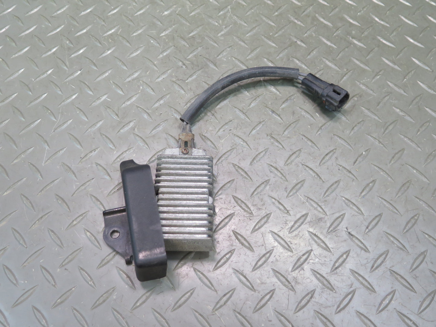 95-00 Lexus UCF20L LS400 Fuel Pump Resistor Module 23080-50030 OEM