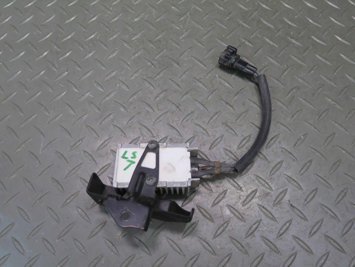 95-00 Lexus UCF20L LS400 Fuel Pump Resistor Module 23080-50030 OEM