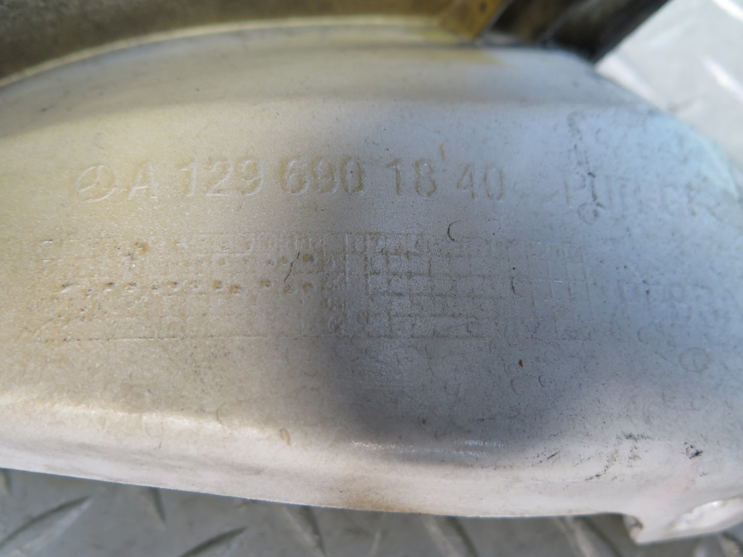 94-02 Mercedes R129 SL Front Right Fender Trim Molding Panel 1296901840 OEM