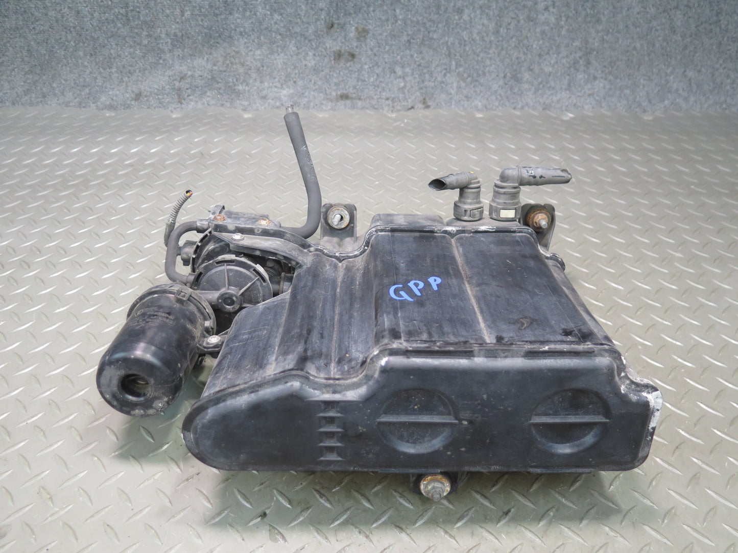 2010-2013 Porsche Panamera 970 Fuel Evap Vapor Charcoal Canister w Pump