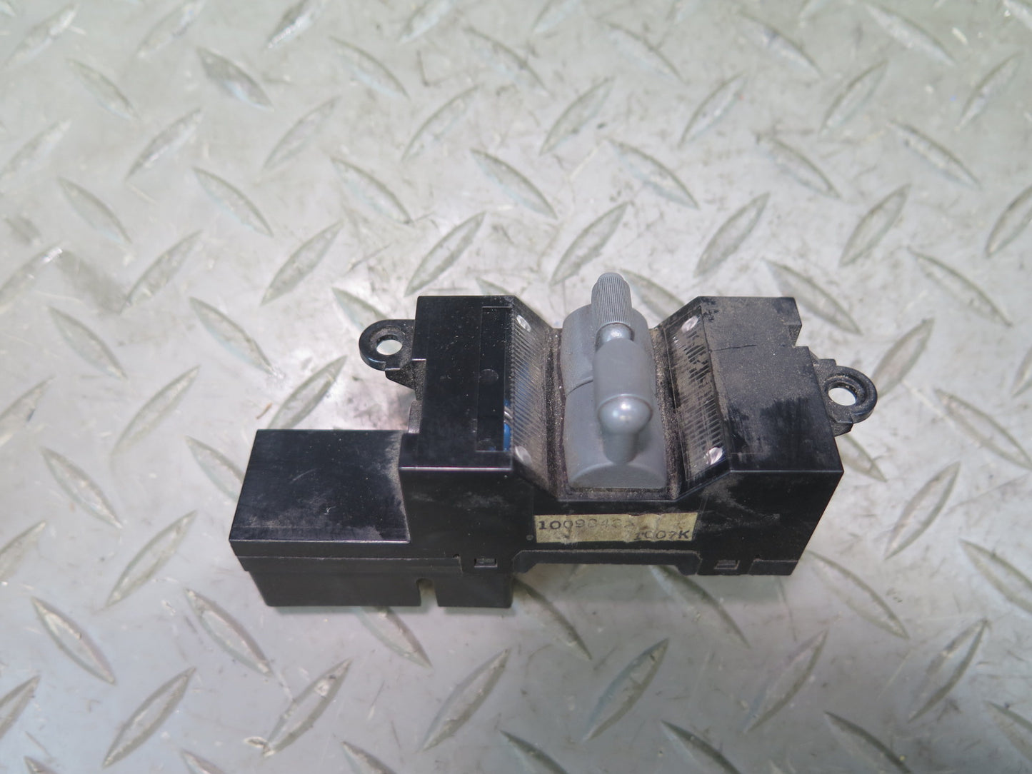 90-91 Chevrolet Corvette C4 Left Driver Door Window Switch 10098482 OEM
