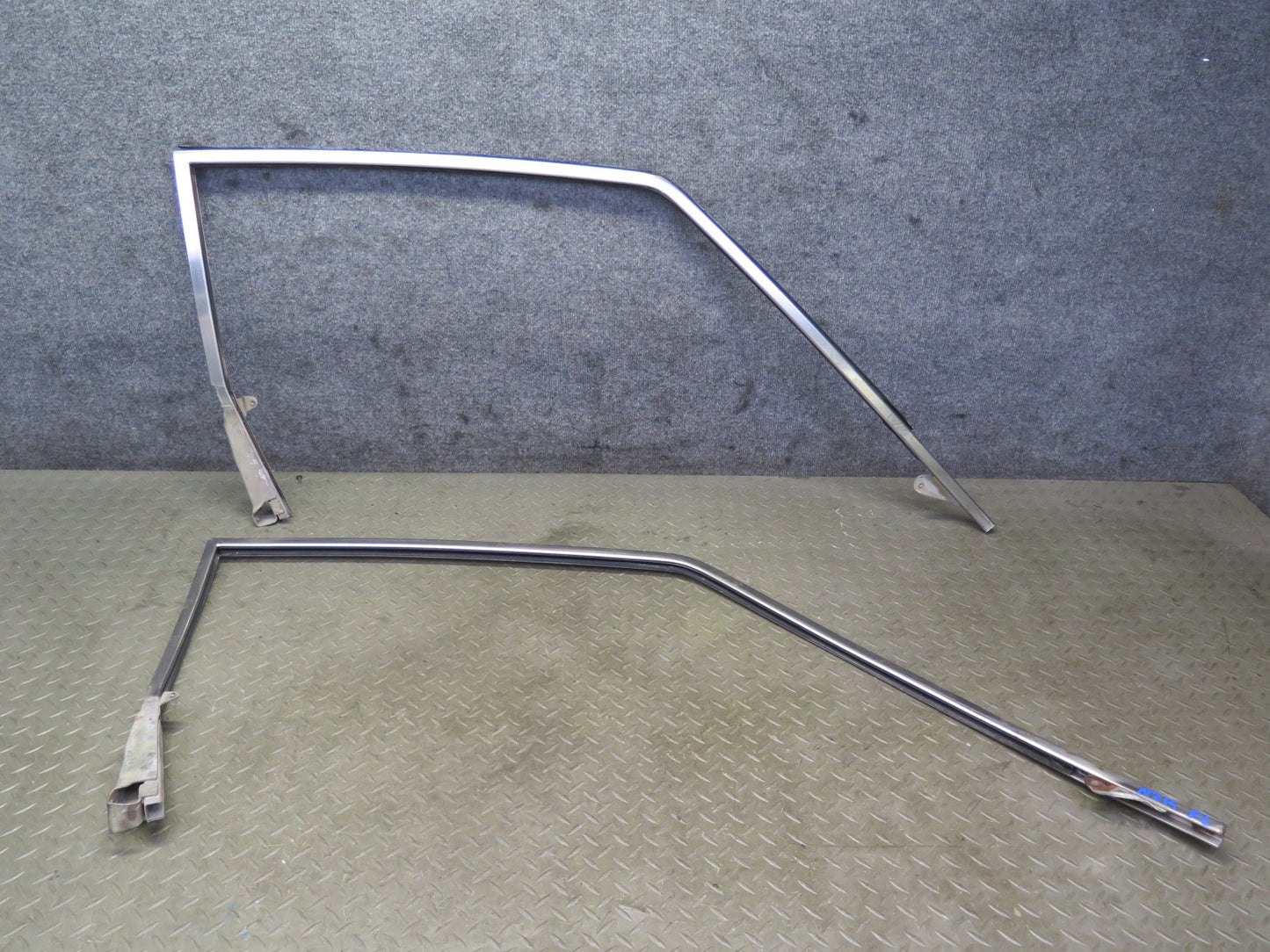 77-78 Datsun S30 280Z 2+2 Left & Right Door Window Chrome Trim Strip Molding Set