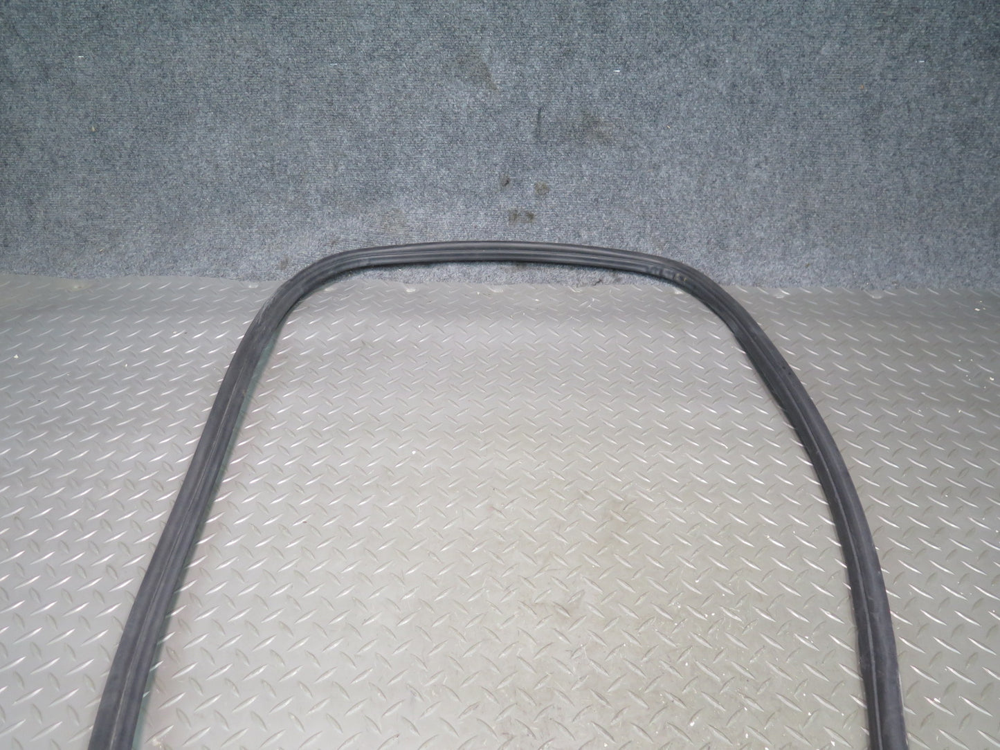 94-02 Mercedes R129 Rear Trunk Lid Weatherstrip Rubber Seal OEM
