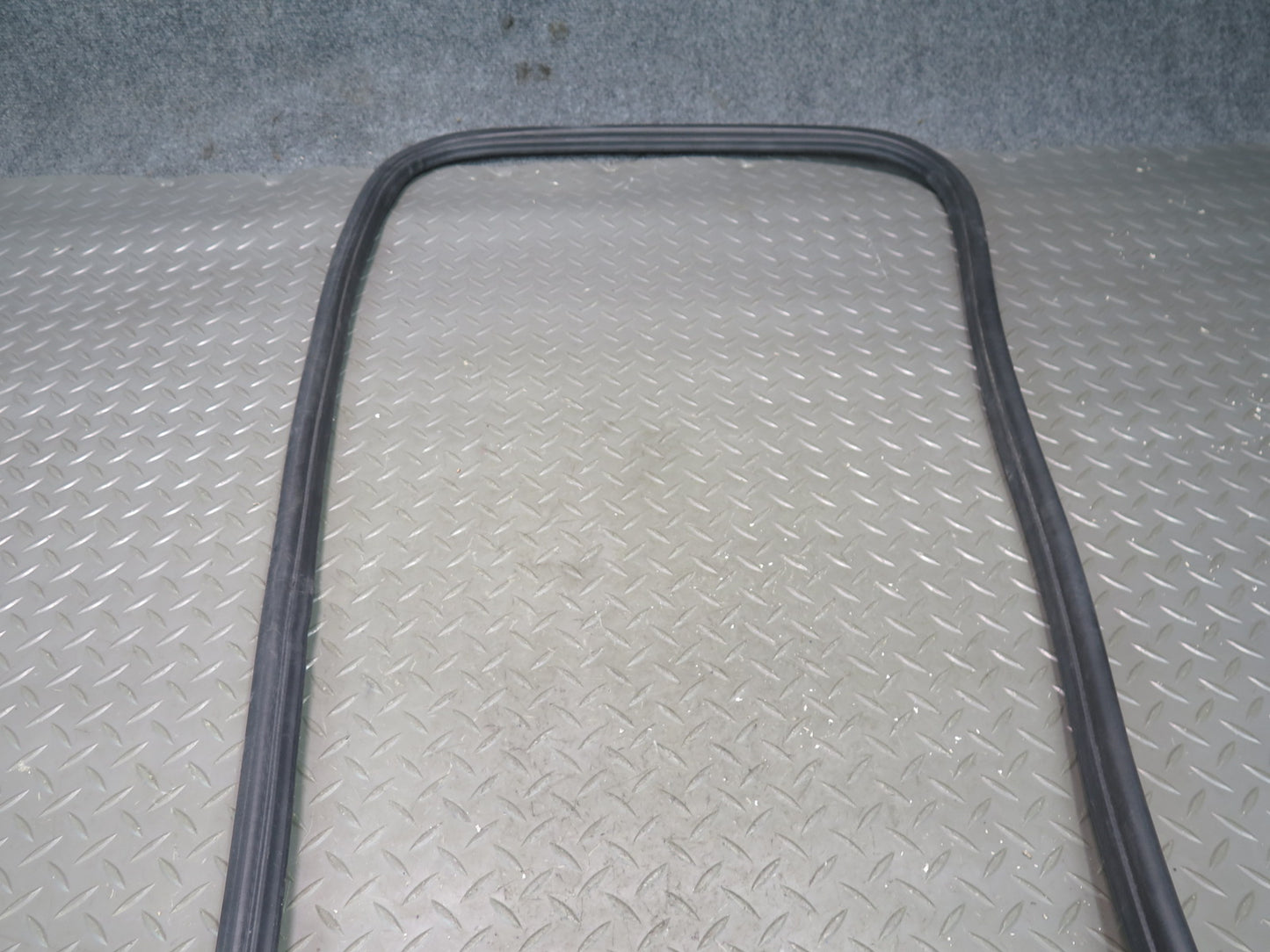 94-02 Mercedes R129 Rear Trunk Lid Weatherstrip Rubber Seal OEM