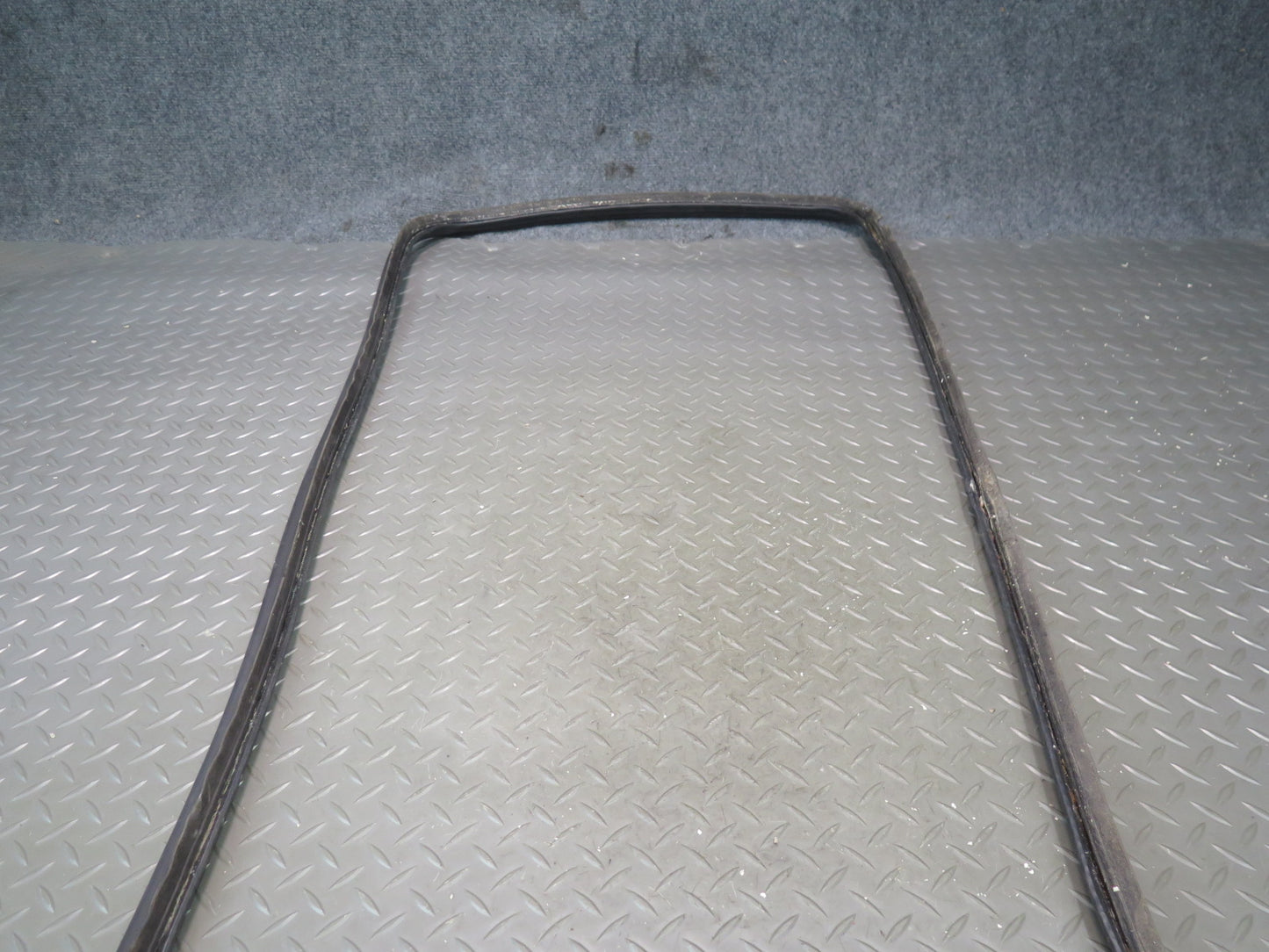 94-02 Mercedes R129 Rear Trunk Lid Weatherstrip Rubber Seal OEM