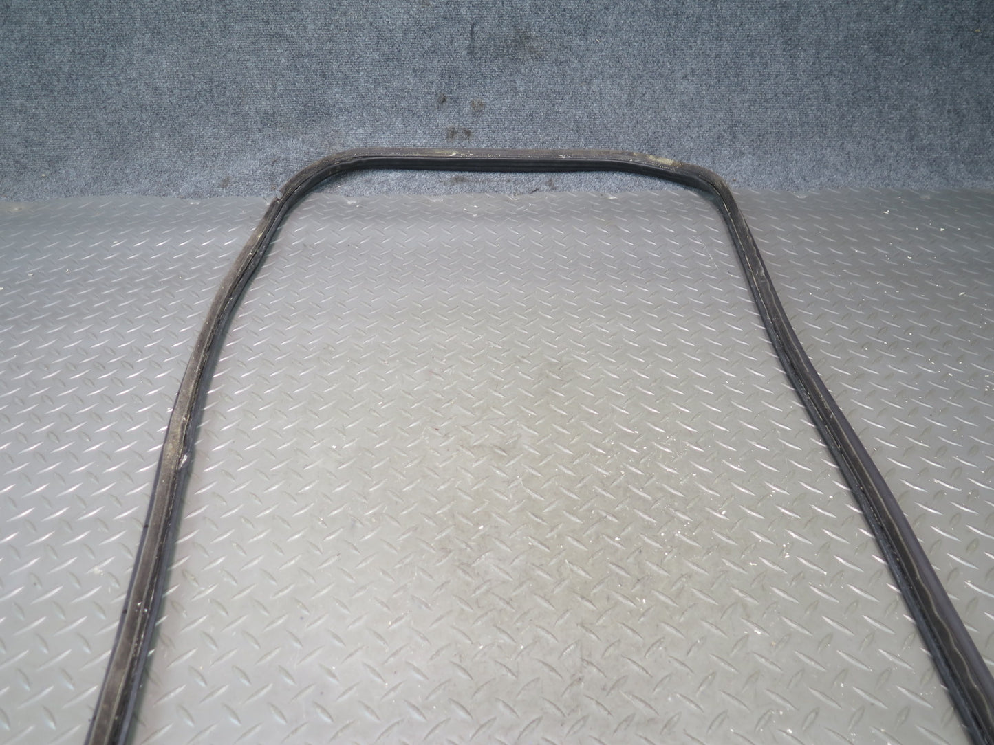 94-02 Mercedes R129 Rear Trunk Lid Weatherstrip Rubber Seal OEM