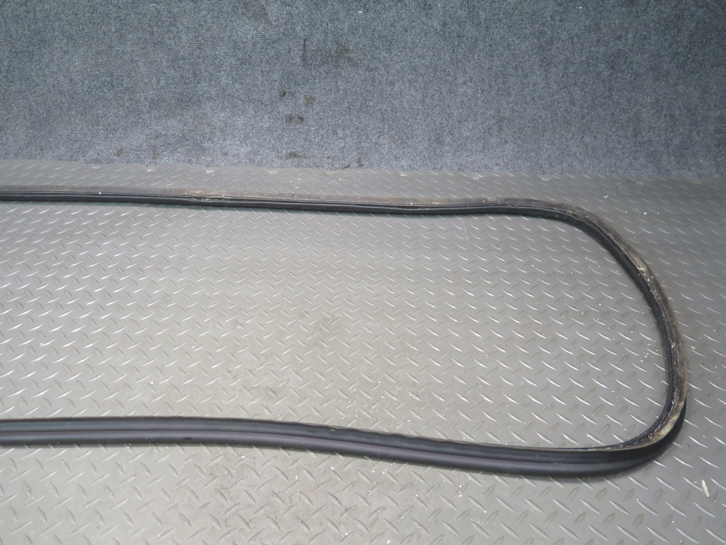 94-02 Mercedes R129 Rear Trunk Lid Weatherstrip Rubber Seal OEM