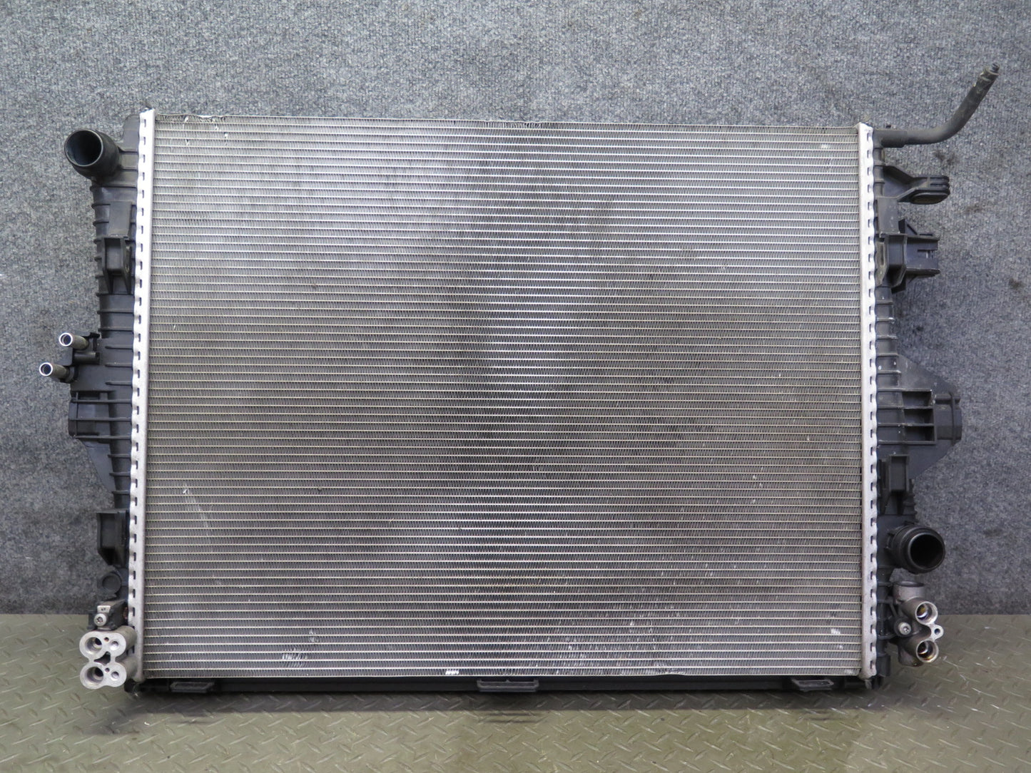 2011-2014 Porsche Cayenne 958 S 4.8L Engine Radiator Core Support Assembly