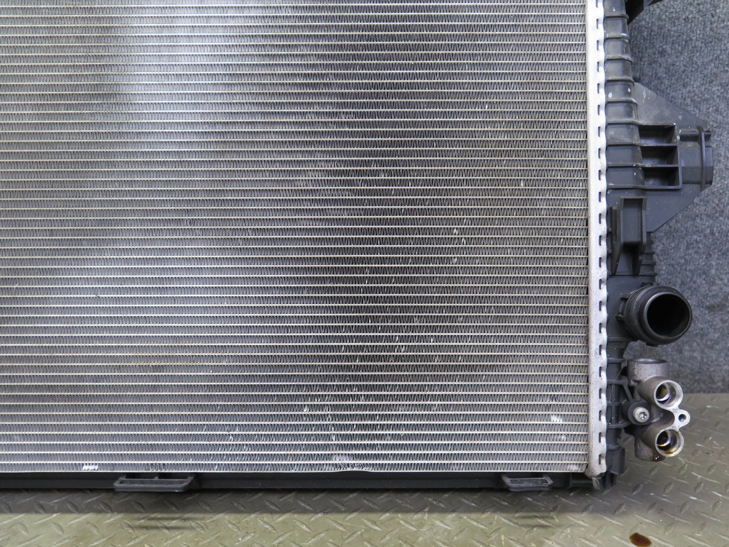 2011-2014 Porsche Cayenne 958 S 4.8L Engine Radiator Core Support Assembly