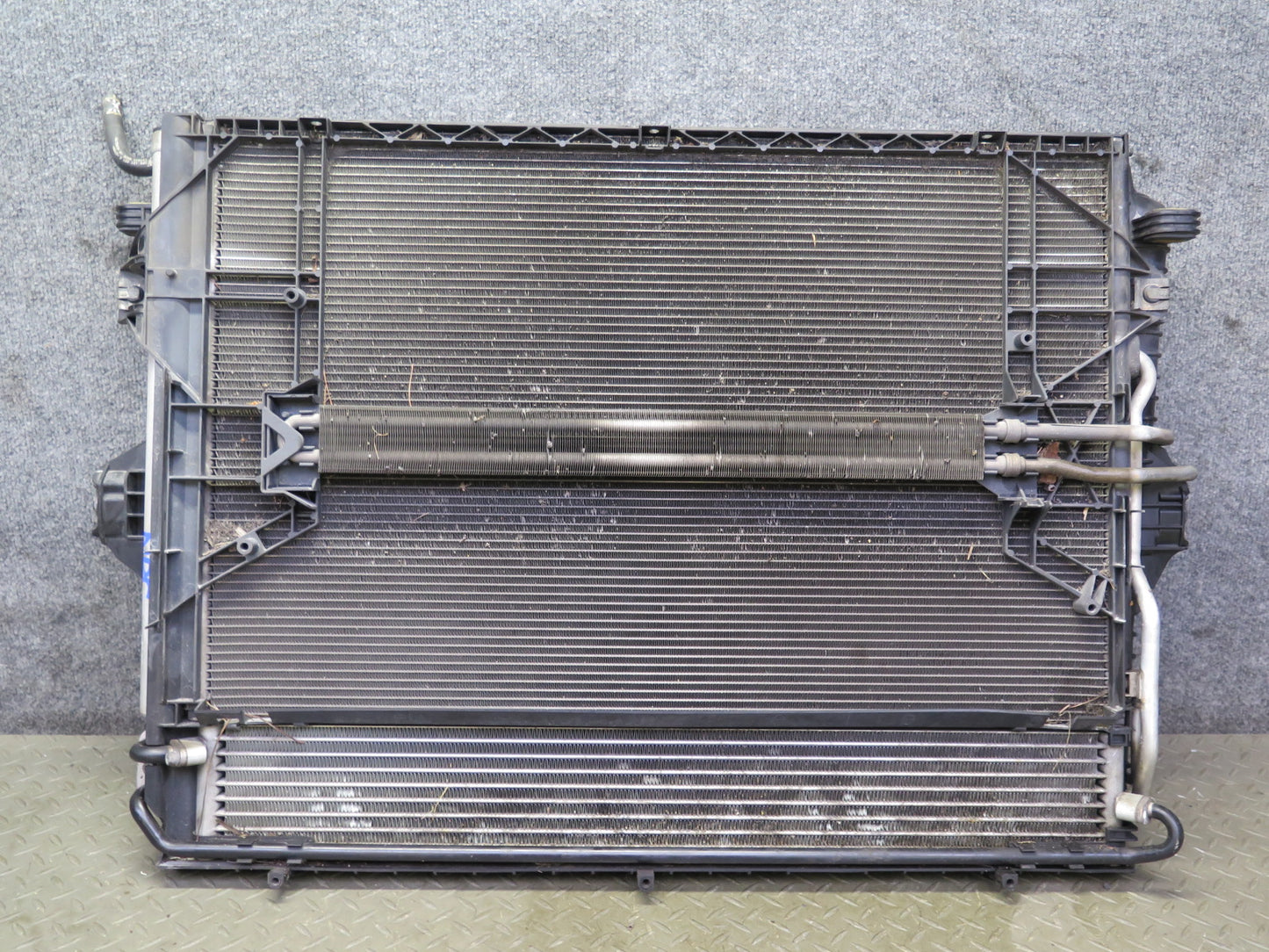2011-2014 Porsche Cayenne 958 S 4.8L Engine Radiator Core Support Assembly
