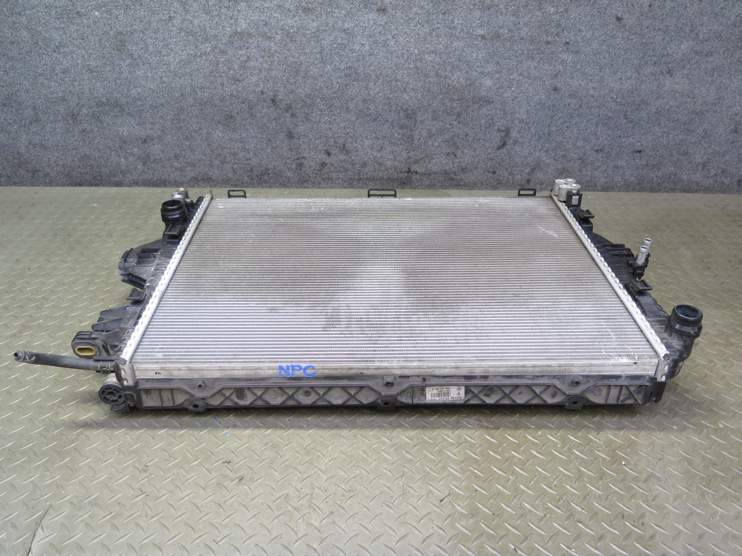 2011-2014 Porsche Cayenne 958 S 4.8L Engine Radiator Core Support Assembly