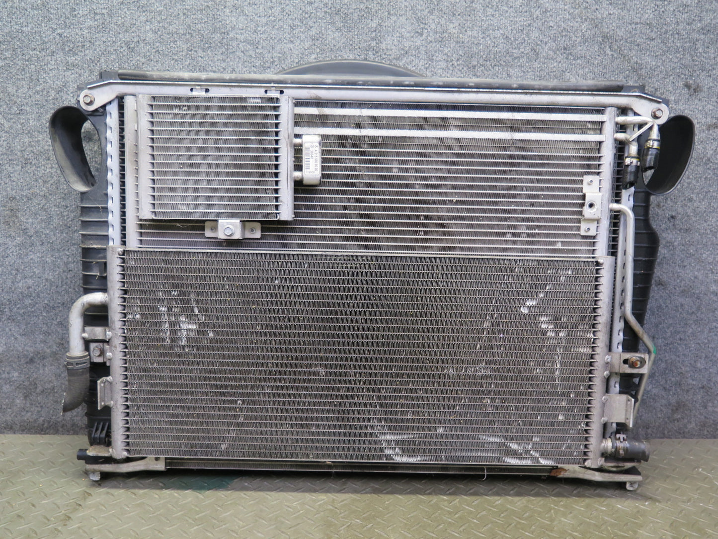 03-08 Mercedes R230 SL600 M275 Engine Radiator A/C Condenser Oil Cooler Fan Assy
