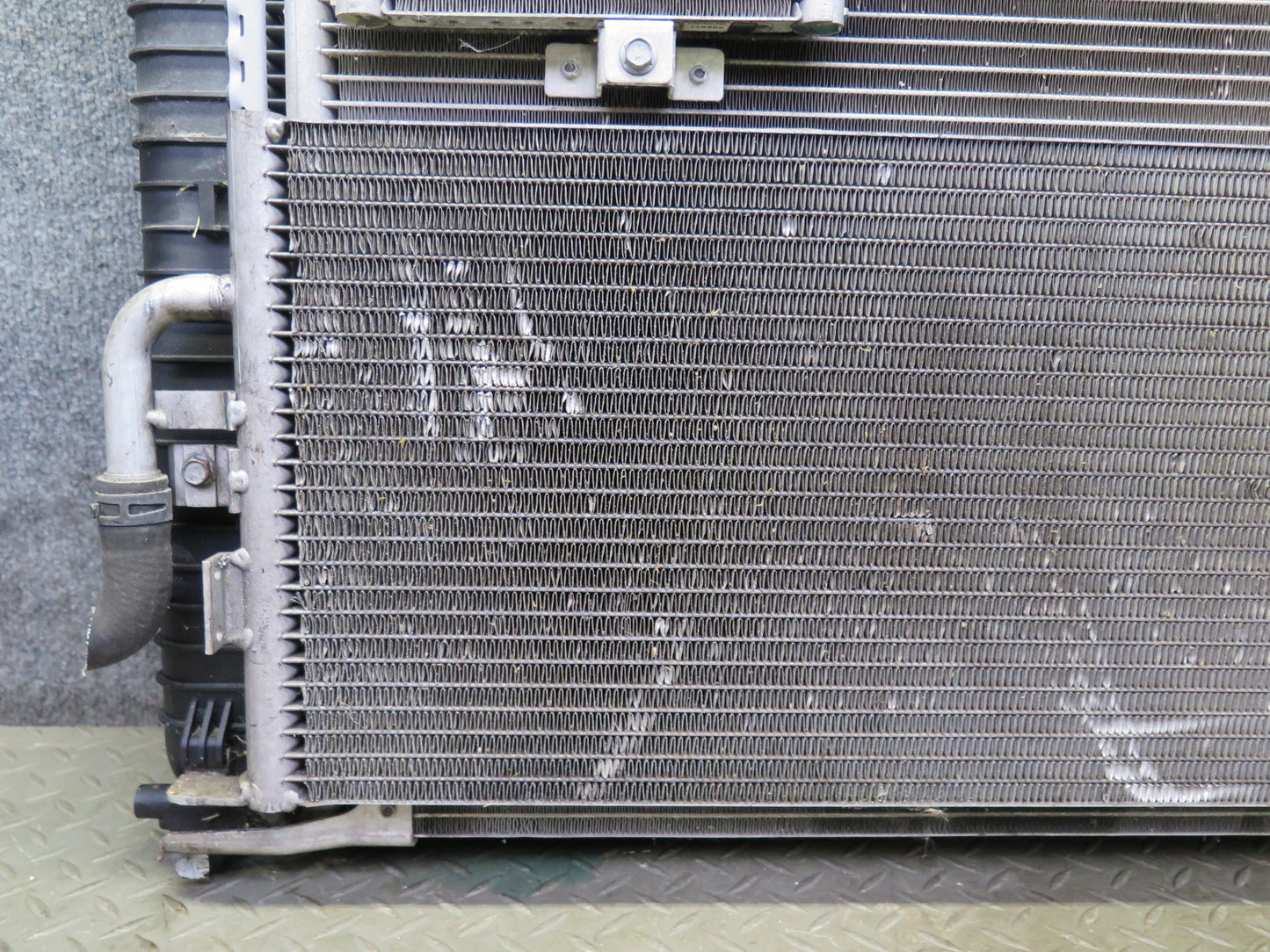 03-08 Mercedes R230 SL600 M275 Engine Radiator A/C Condenser Oil Cooler Fan Assy