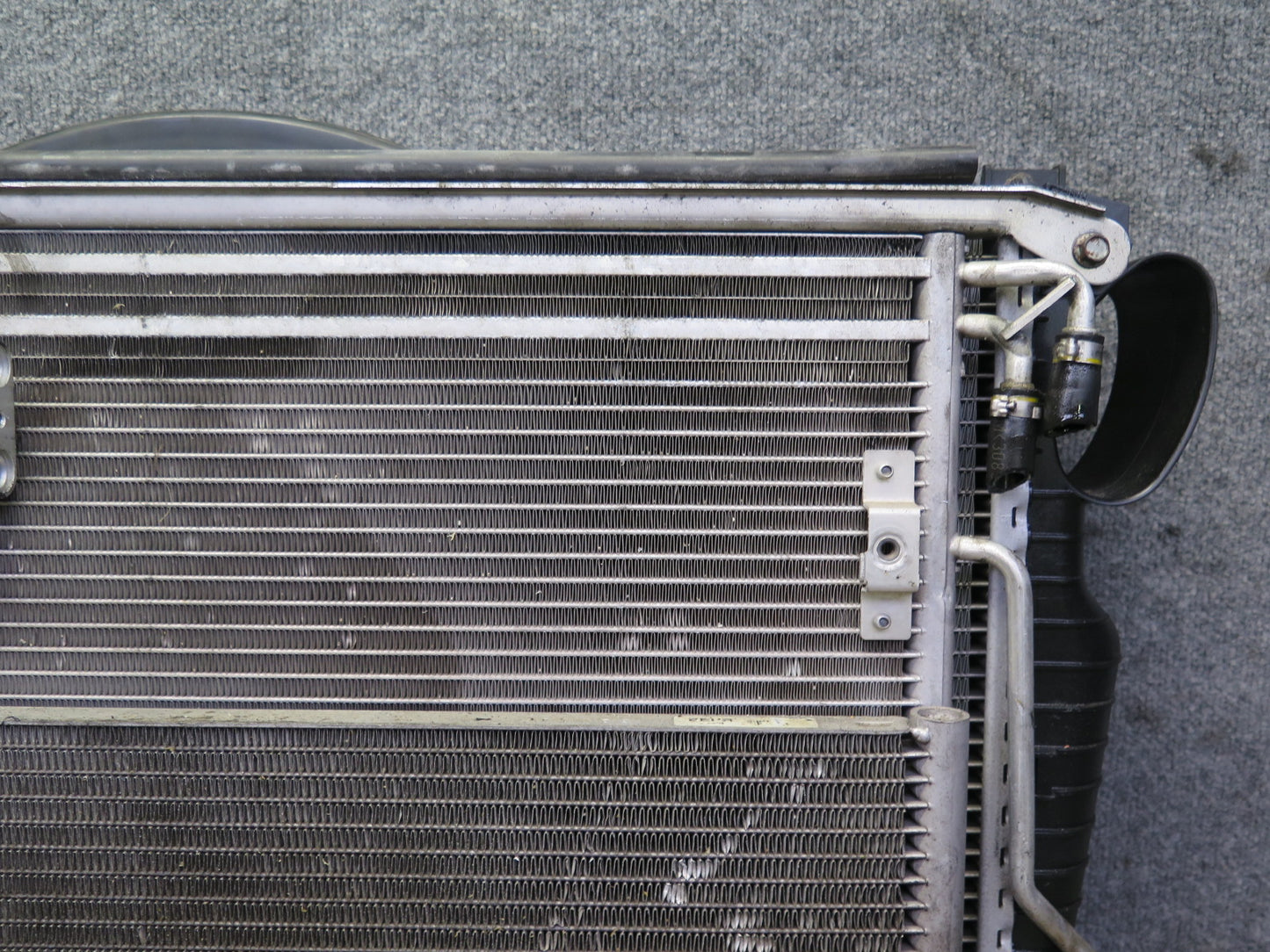 03-08 Mercedes R230 SL600 M275 Engine Radiator A/C Condenser Oil Cooler Fan Assy
