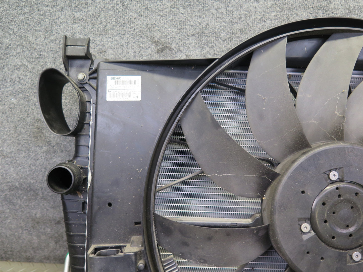 03-08 Mercedes R230 SL600 M275 Engine Radiator A/C Condenser Oil Cooler Fan Assy