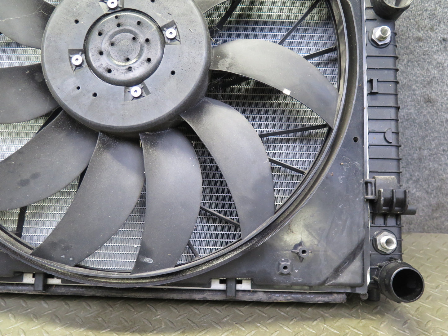 03-08 Mercedes R230 SL600 M275 Engine Radiator A/C Condenser Oil Cooler Fan Assy
