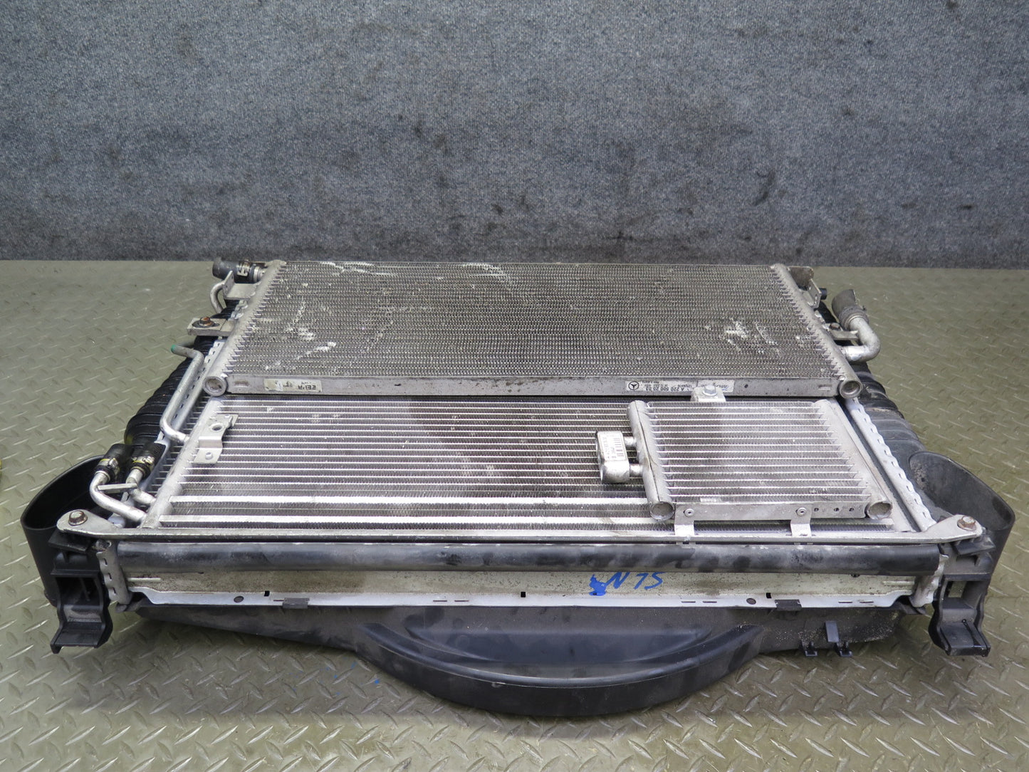 03-08 Mercedes R230 SL600 M275 Engine Radiator A/C Condenser Oil Cooler Fan Assy
