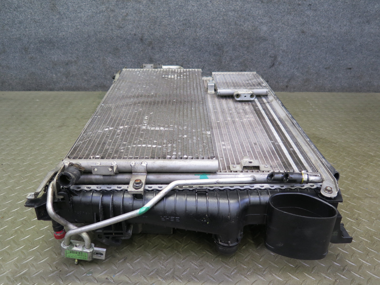03-08 Mercedes R230 SL600 M275 Engine Radiator A/C Condenser Oil Cooler Fan Assy