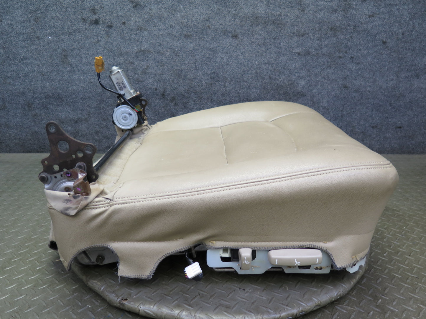 98-00 Lexus UCF20L LS400 Front Right Seat Lower Leather Cushion w Switch OEM