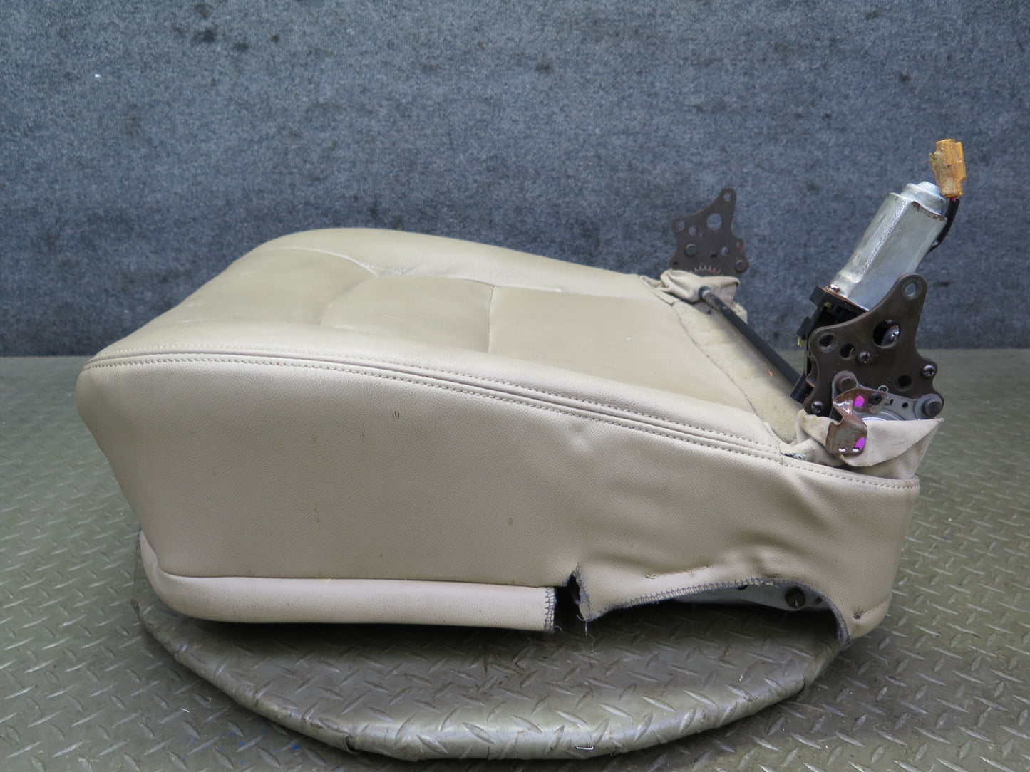 98-00 Lexus UCF20L LS400 Front Right Seat Lower Leather Cushion w Switch OEM