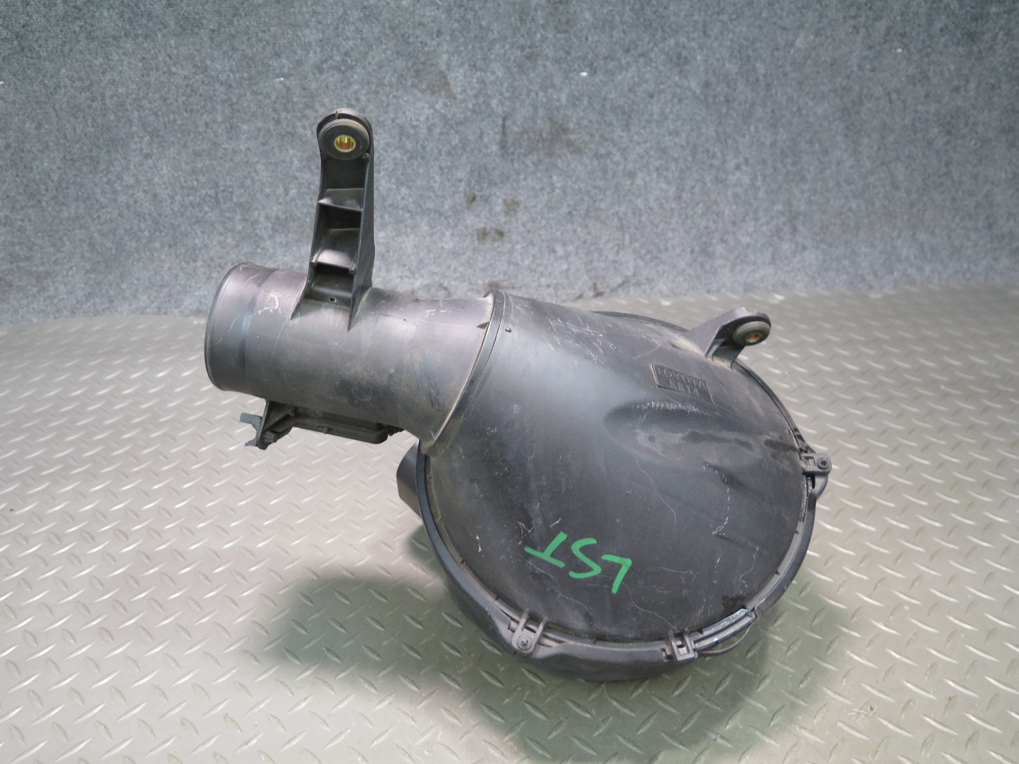 98-00 Lexus UCF20L LS400 Air Intake Cleaner Filter Box w MAF Sensor Assy OEM