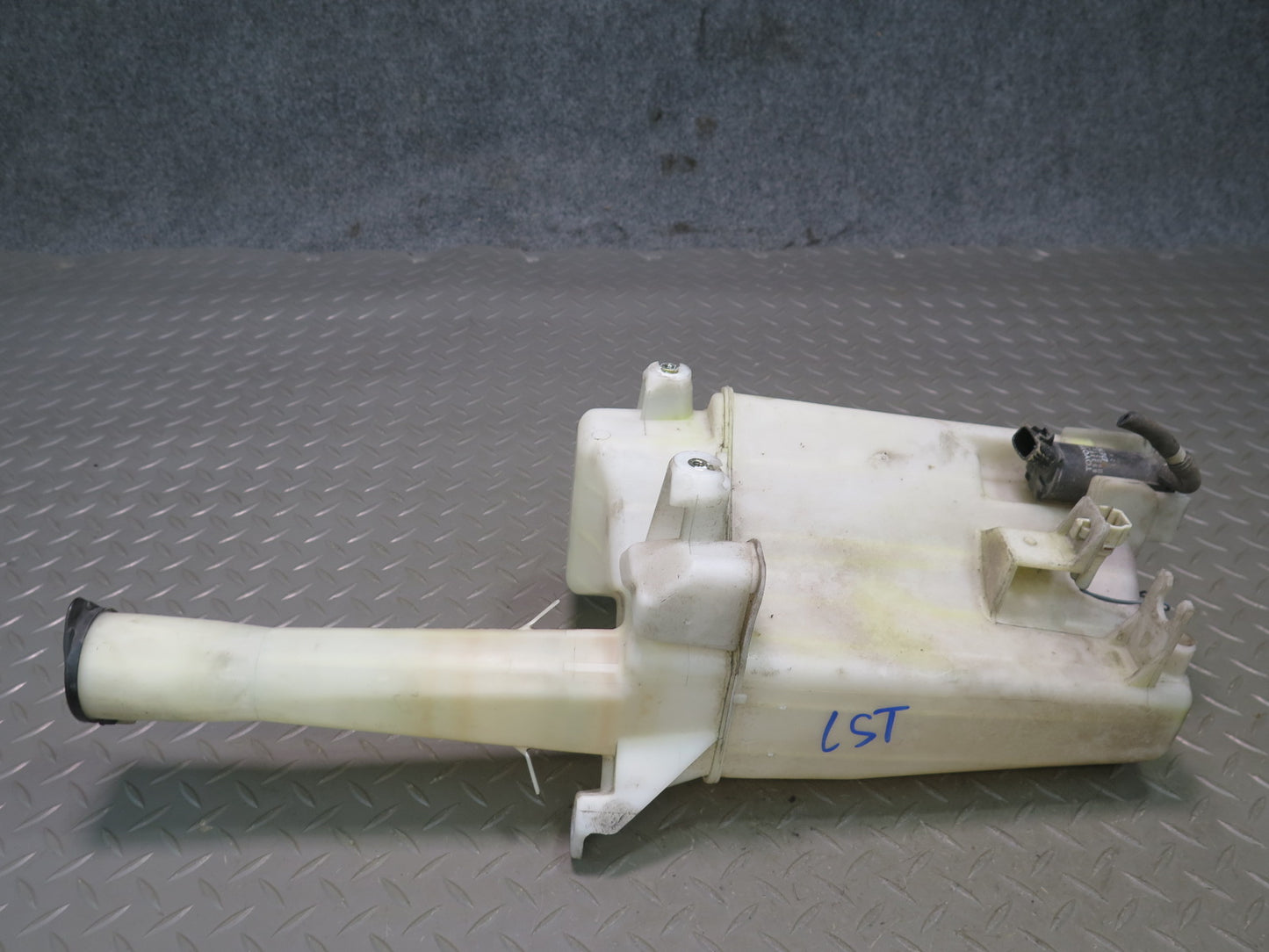 95-00 Lexus UCF20L LS400 Windshield Wiper Washer Reservoir Tank w Pump OEM